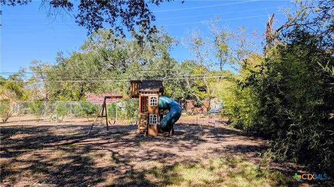 Building Photo - 114 Chaparral St