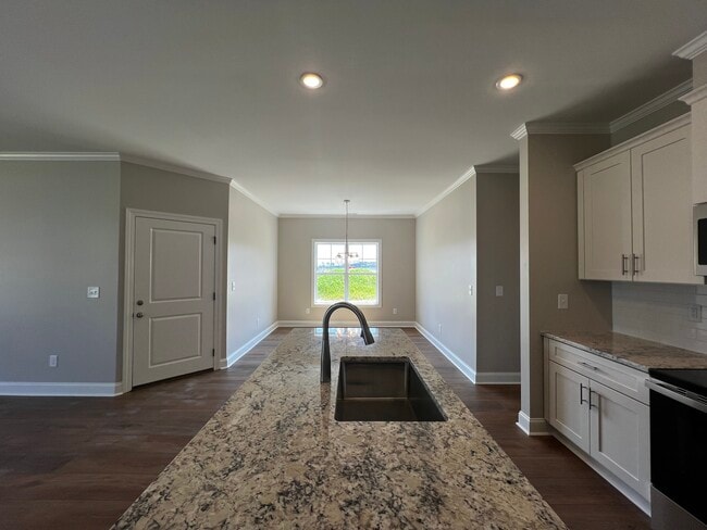 Building Photo - 809A Sarah Rebecca Dr