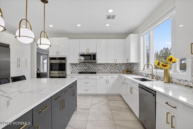 Building Photo - 475 Monmouth Pl