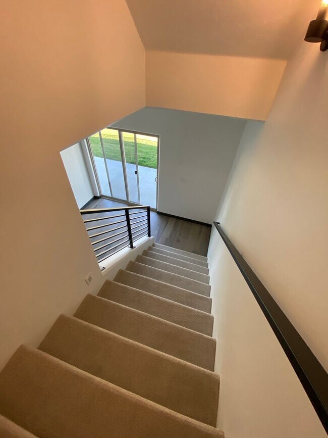 Building Photo - Close to Micron, 3 Bedroom 3 bath w/ a Million Dollar View!
