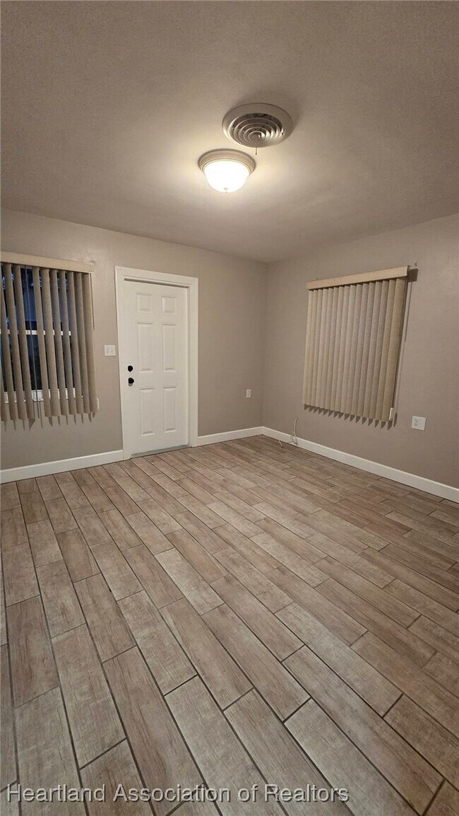 Building Photo - 6321 Lakeside Dr W