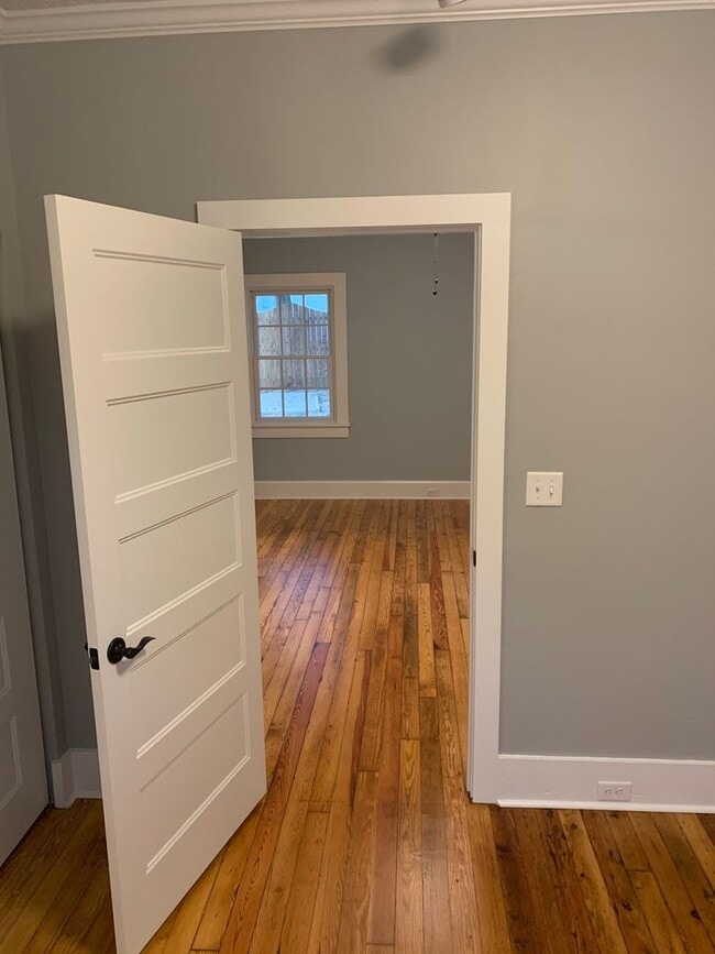 Building Photo - Charming Flat Rock Bungalow