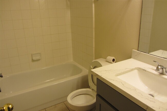 Building Photo - 20723 Fernwick Village Dr