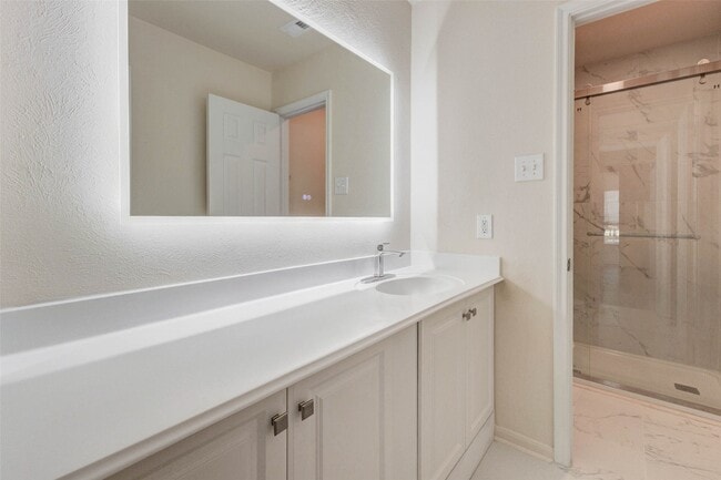 Building Photo - 26603 Summerbend Hollow Ln