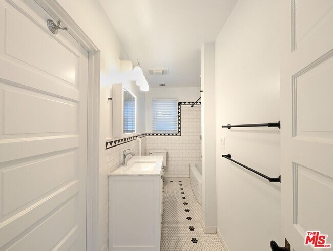 Building Photo - 222 Bicknell Ave