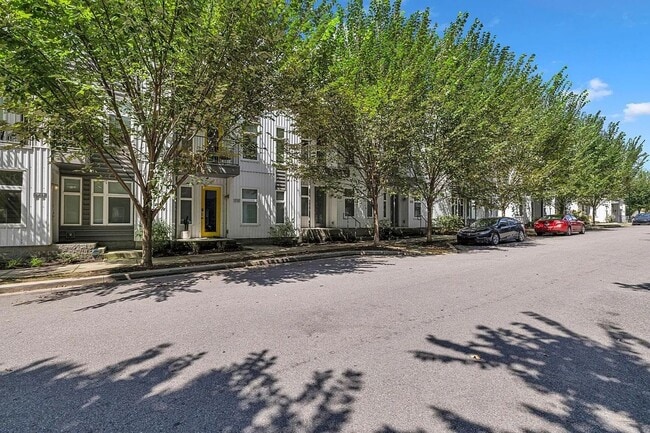 Building Photo - Great condo in East Nashville off Gallatin...