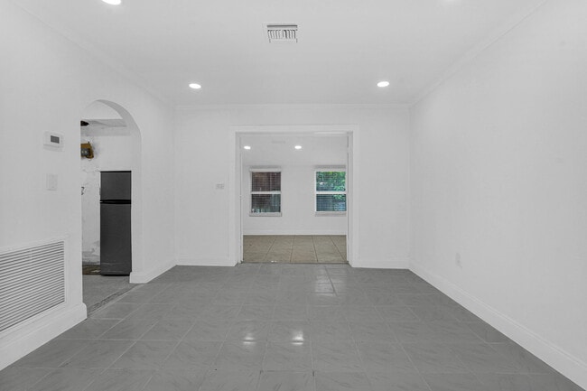 Building Photo - 6621 Perry St