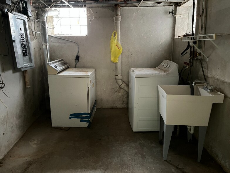 Building Photo - 5821 N 6th St