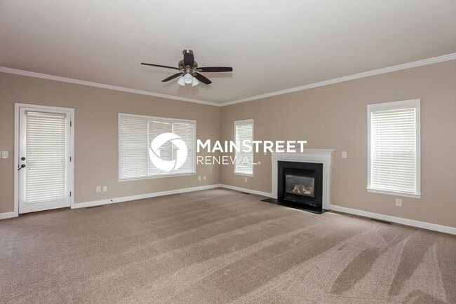 Building Photo - 4 Bedroom Pet-Friendly Home in Matthews, NC with Main Street Renewal