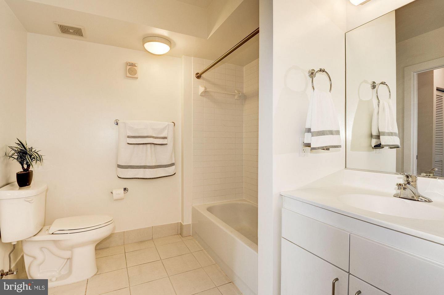 Bathroom - 1000 New Jersey Ave SE