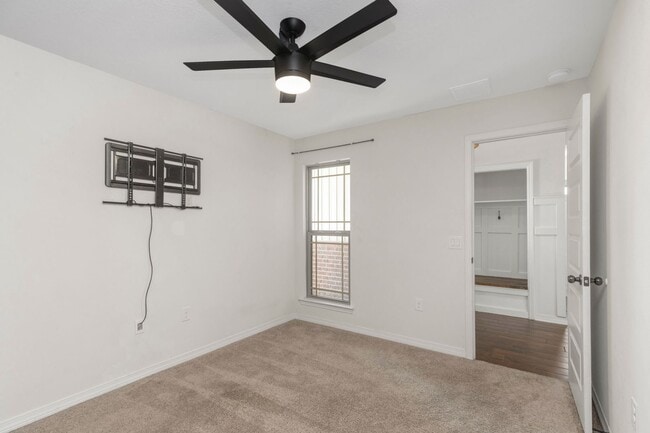 Building Photo - Available March 2nd