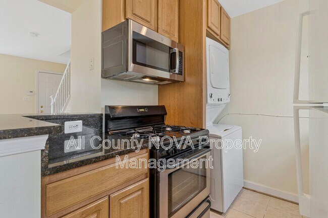 Building Photo - 2511 Kent Town Pl