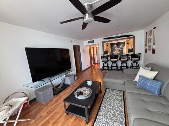 Building Photo - 336 N Birch Rd