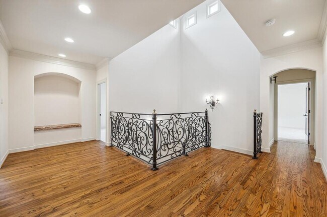 Building Photo - 6043 Rose St