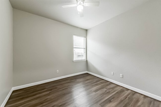 Building Photo - 21617 Horseshoe Dr