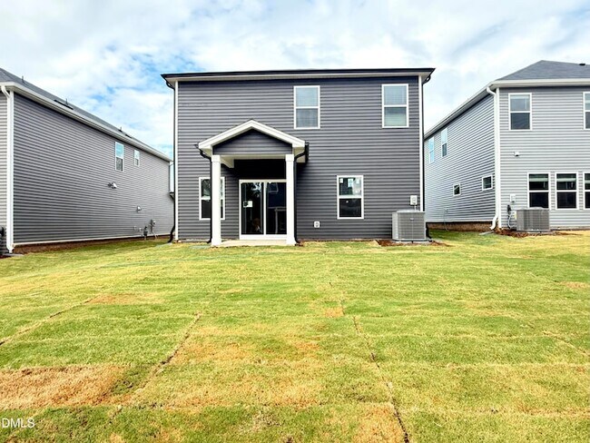 Building Photo - 1008 St Lawrence Dr