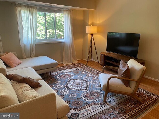 Building Photo - 3342 S 28th St