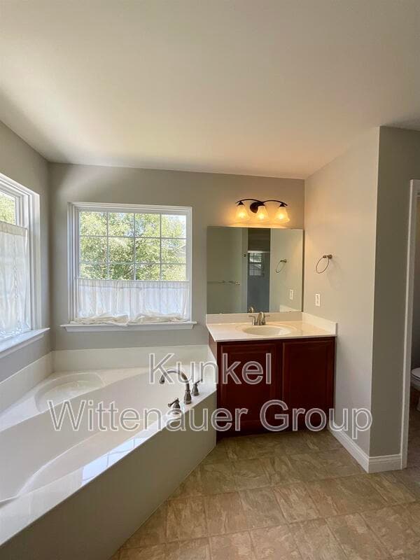 Building Photo - 3014 Roan Hill Dr