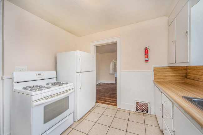Kitchen - 1119 Lafayette Ave