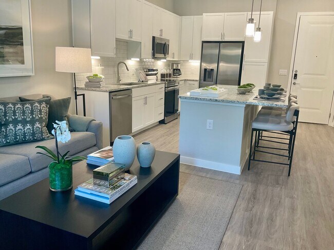 Building Photo - Half Off Rent Through 2025!