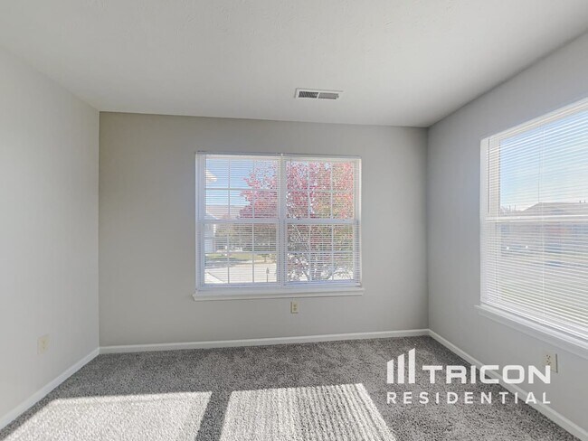 Building Photo - 114 Thistle Wood Dr