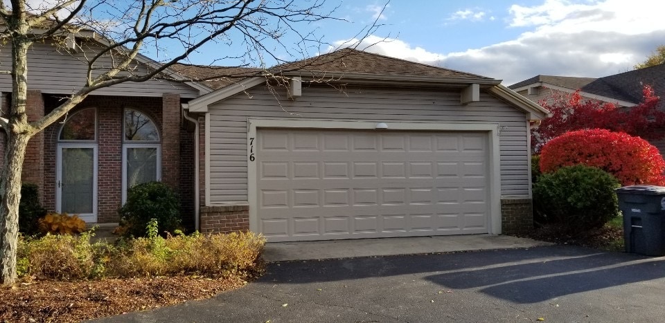 Building Photo - 716 Hilltop Ln