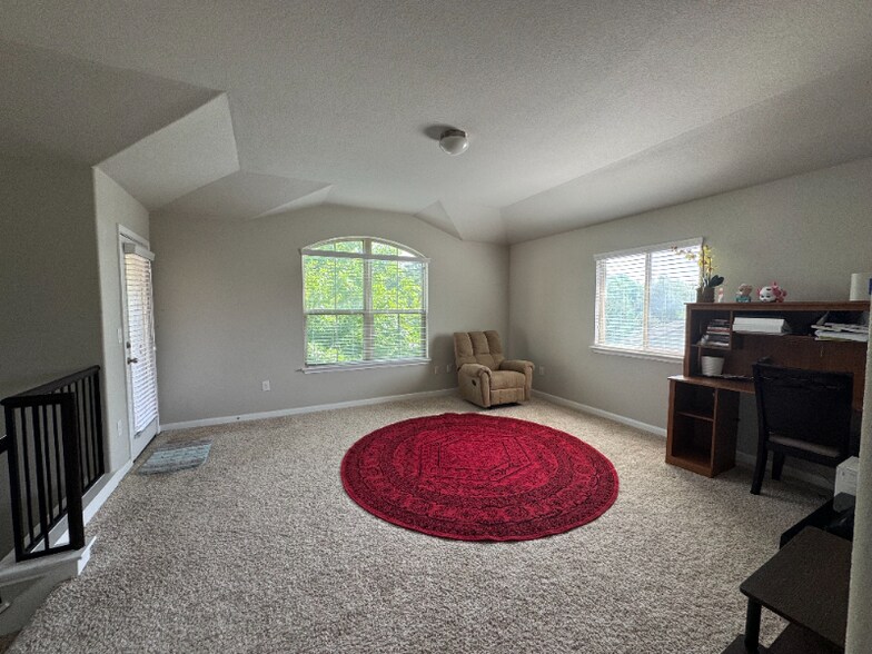Building Photo - 616 Allens Creek Way