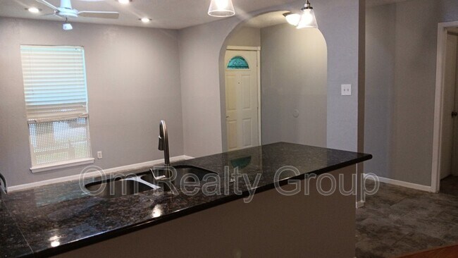 Building Photo - 7107 Briarfield Dr