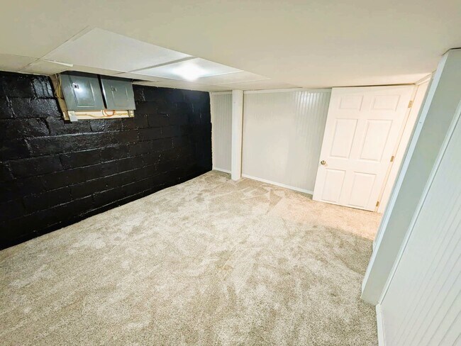 Building Photo - 212 N 3rd St