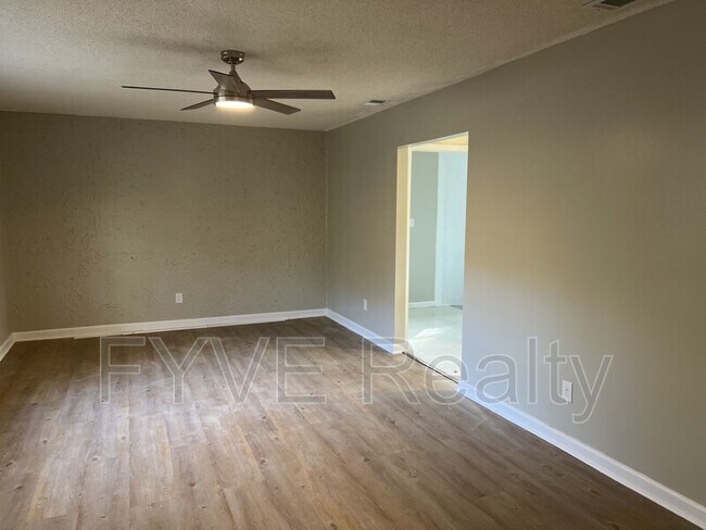 Building Photo - 13 Indian Trail