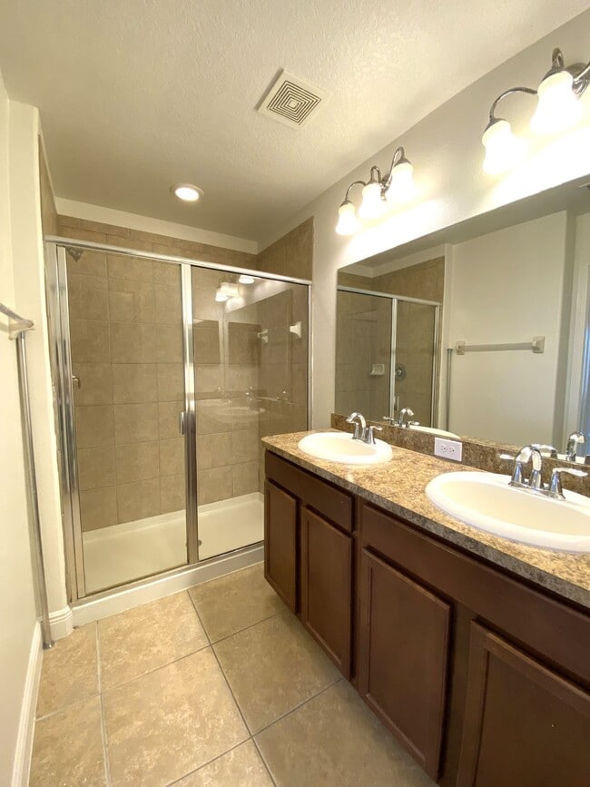 Building Photo - 3050 Rodrick Cir