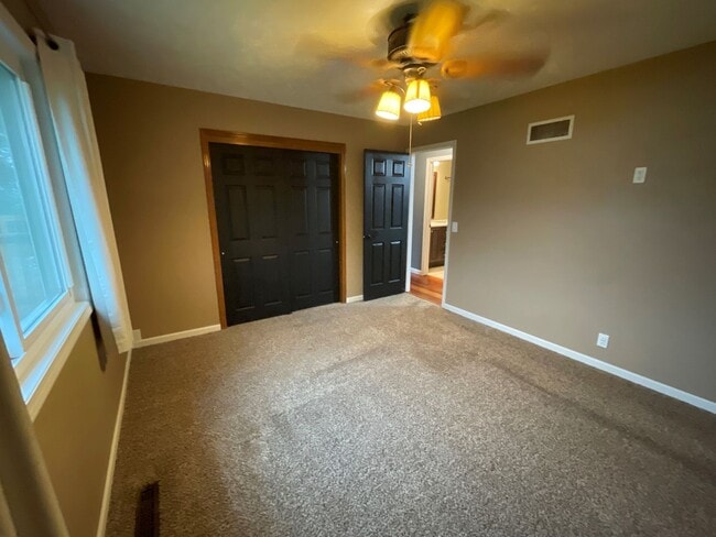 Building Photo - Beautiful Home For Rent on Cul-de-Sac with Huge Fenced Backyard