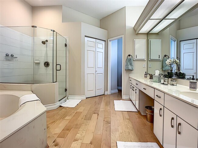 Building Photo - 539 Fallbrook Dr