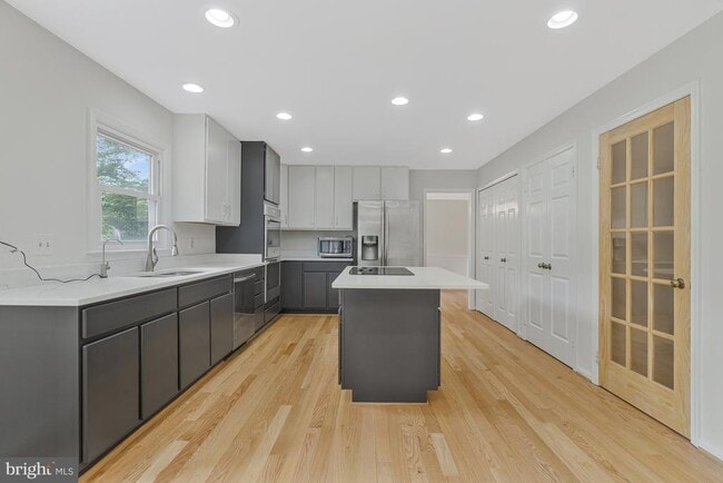 Building Photo - 2689 Glencroft Rd