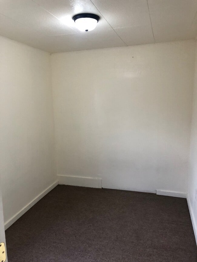 Building Photo - Now renting 1 bedroom cute home , to view ...
