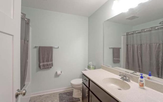 Building Photo - 1200 Juniper Ln