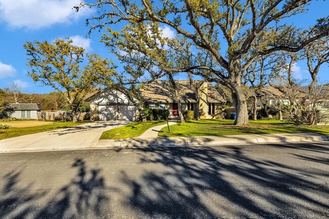 Building Photo - Beautiful home available in Castle Hills!