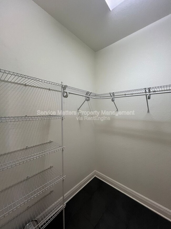 Building Photo - 2926 Greystone Dr