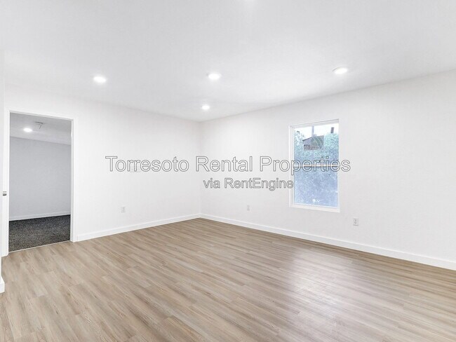 Building Photo - 2326 Cincinnati Ave