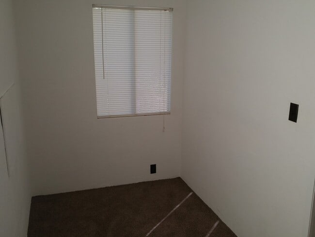 Building Photo - Cute Home in Shasta Lake City