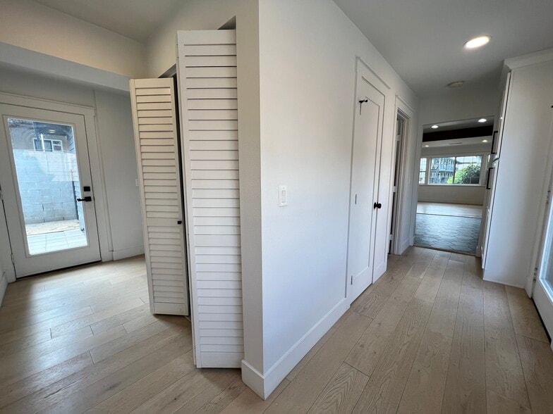 Hallway to bedrooms - 4336 Toland Way