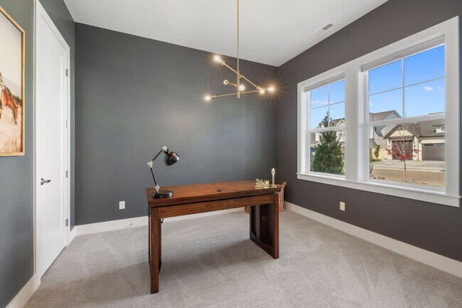 Building Photo - Beautiful 4 bed 2.5 bath home