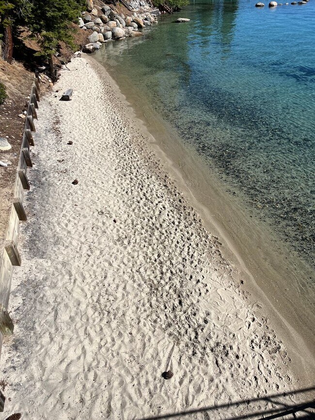 Building Photo - LONG-TERM RENTAL: Excellent Location with Private Beach Access!