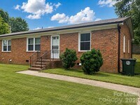 Building Photo - 1095 Sunset Rd