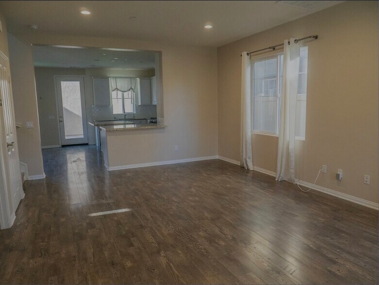 Building Photo - 520 Nile River Dr