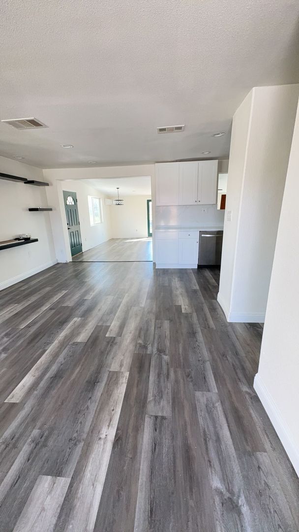 Building Photo - 4 BEDROOM, 3 BATH RANCH STYLE HOME