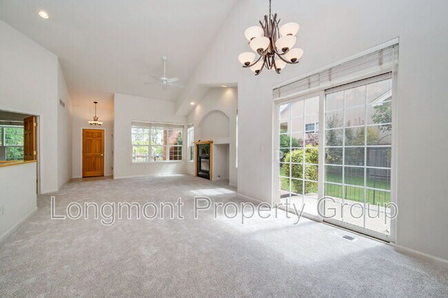 Building Photo - 1333 Charles Dr