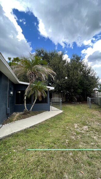 Building Photo - 1533 Lay Ct