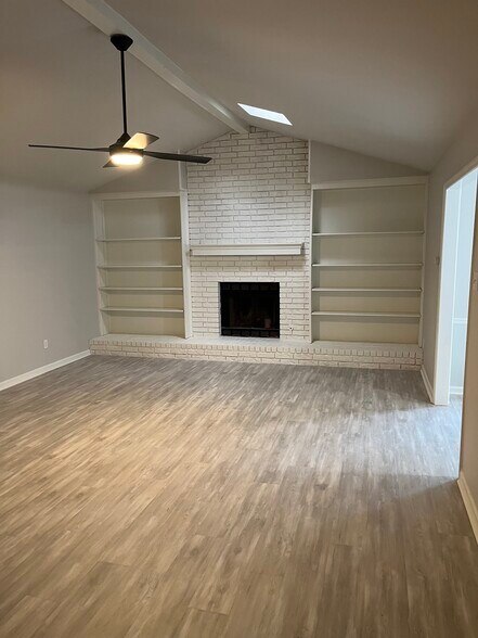 Building Photo - 11 Willow Oak Ct