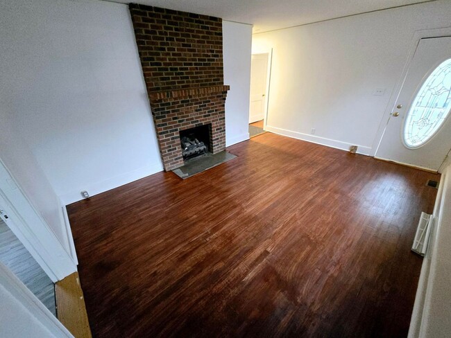 Building Photo - Charming 3-Bedroom Rental Home in Burlingt...